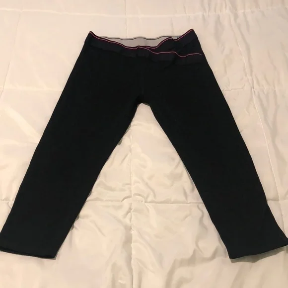 Fabletics black Capri leggings with stripe - Picture 1 of 6